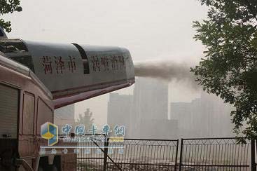 青年曼卡渦噴消防車亮相菏澤