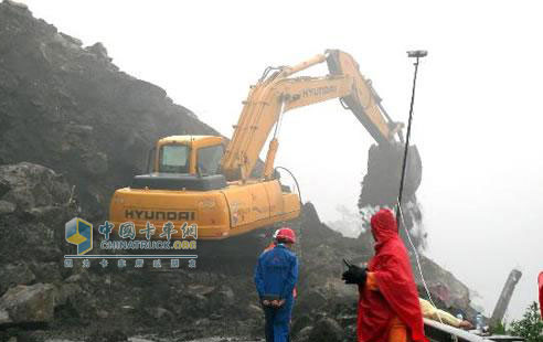 挖掘機救援汶川大地震