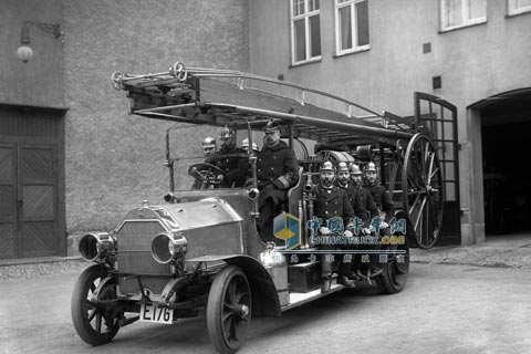 1912年出產(chǎn)的第一輛斯堪尼亞消防車(chē)