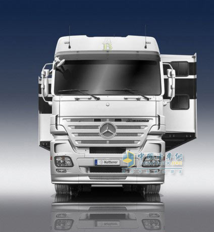 奔馳房車：A-cero設(shè)計(jì)可長期居住超豪華房車