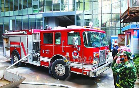 美國造多功能高層供水消防車
