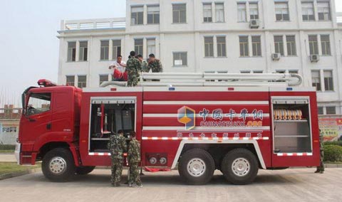 16米高噴消防車落戶安徽定遠(yuǎn) 兼具三重功能