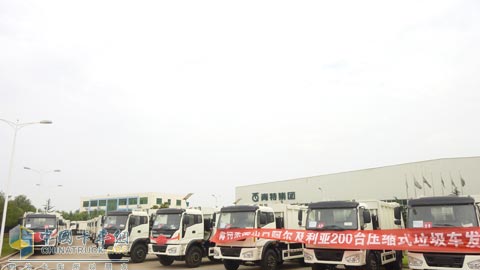 青特集團(tuán)舉行200臺壓縮式垃圾車出口發(fā)車儀式