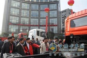 東風(fēng)商用車首屆隨車起重物流論壇開(kāi)幕
