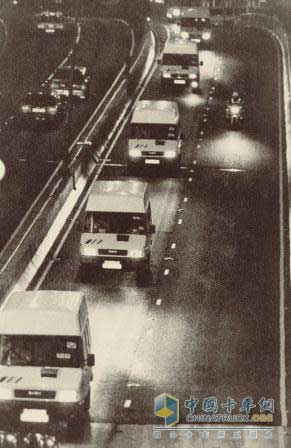 1997年7月1日，依維柯隨駐港部隊(duì)跨越羅湖橋