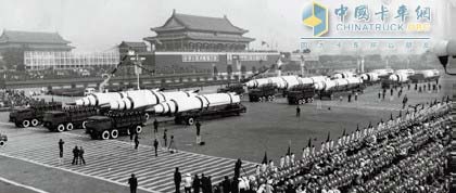 中國(guó)重汽參加35周年閱兵車(chē)輛