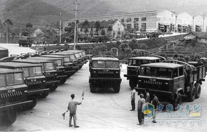 紅巖CQ260 川汽首車(chē)問(wèn)世
