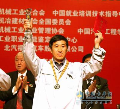 解放選手梁義忠獲總決賽綜合成績第一名