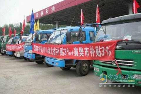 東風(fēng)股份汽車下鄉(xiāng)