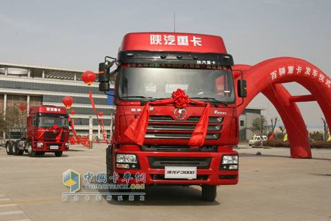 陜汽重卡日訂單突破600輛發(fā)車(chē)儀式