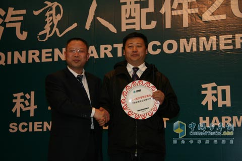 于總與沈陽金鼎唐總合影