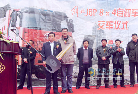 解放J6自卸車挺進(jìn)大西北