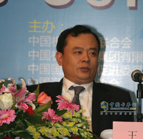 組委會秘書長、貿(mào)促會汽車行業(yè)分會會長王俠