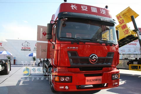 2010北京車展長安重汽6X4LNG牽引車