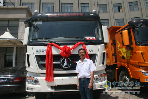 北奔重卡V3巡展車隊司機鄭旭方