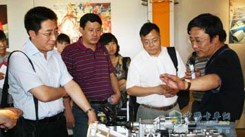 工信部質(zhì)量宣傳考察組參觀考察中國重汽