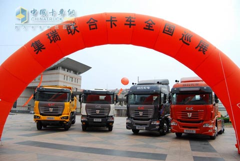 高強(qiáng)度自卸車、混凝土攪拌車、6×4牽引車、輕量化牽引車4輛巡展重卡