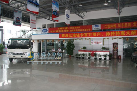 馮滿洪說他們依然選擇江淮，因?yàn)榻磿屗麄兊某删透蟆? width=