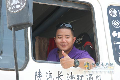 觀眾試駕陜汽卡車