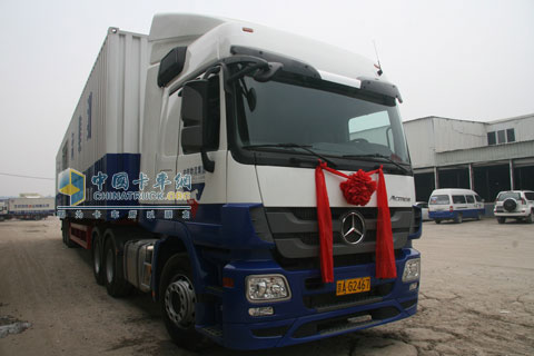 交付的奔馳卡車(chē)