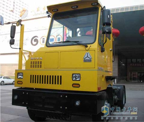 中國(guó)重汽LNG低速牽引車為港口節(jié)能減排再出新力
