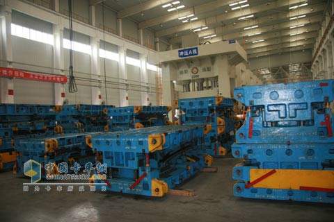 鍛壓線上的大型磨具