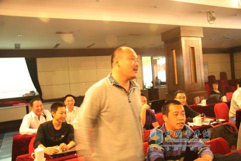經銷商代表積極參加杰獅C100有獎問答環(huán)節(jié)