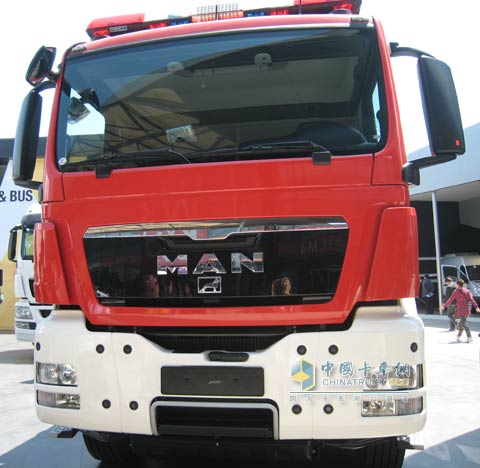 曼TGS8*4消防車