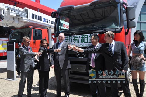奔馳卡車向用戶交付21臺Actros牽引車
