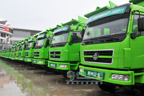 由東風(fēng)柳汽柳州延龍改裝而成的運(yùn)輸車(chē)