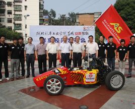 東風(fēng)商用車獨(dú)家冠名全國(guó)FSAE大賽湖北汽院車隊(duì)