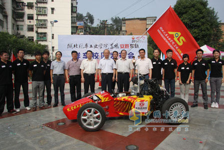 東風(fēng)商用車獨(dú)家冠名全國FSAE大賽湖北汽院車隊(duì)
