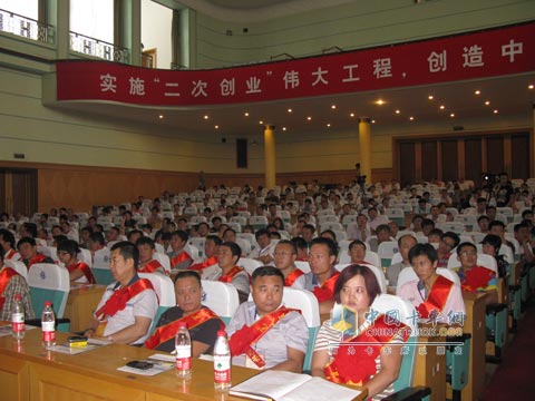中國重汽2011年親人服務(wù)大會暨首屆全國卡車服務(wù)技能大賽啟動儀式現(xiàn)場
