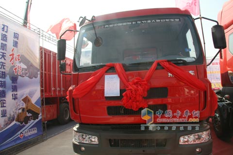 東風(fēng)柳汽乘龍6X2自卸車(chē)