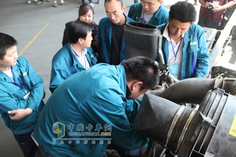 裁判在設(shè)置比賽故障