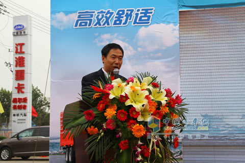 商用車重卡營(yíng)銷公司副總經(jīng)理夏雷
