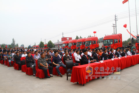 江淮格爾發(fā)中體載貨車首發(fā)儀式現(xiàn)場(chǎng)