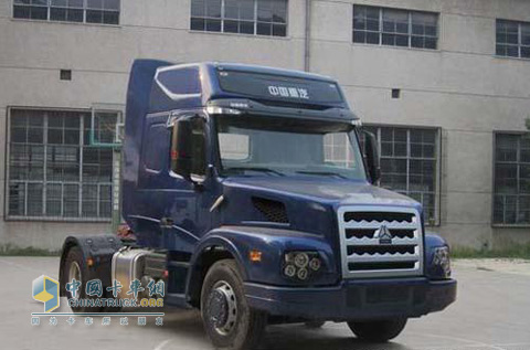 中國重汽威濼高頂4×2牽引車