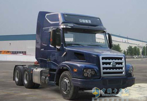 中國重汽威濼高頂6×4牽引車