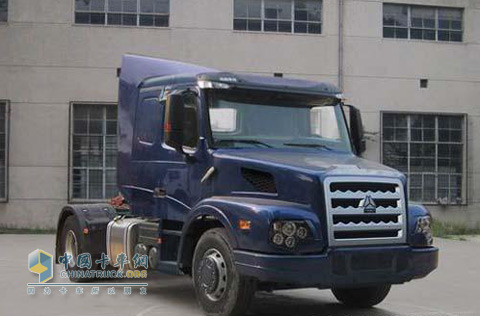 中國重汽威濼平頂4×2牽引車