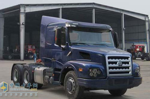 中國重汽威濼平頂6×4牽引車