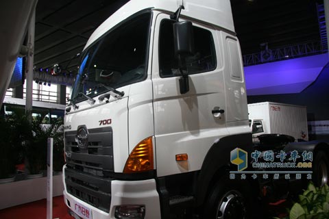 廣汽日野700系列6×4高速牽引車