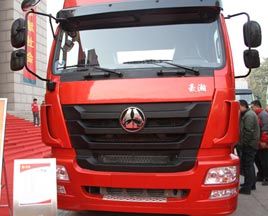 中國重汽豪瀚登場 濟寧商用車大展拳腳