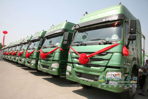 中國重汽HOWO牌LNG液化天然氣車
