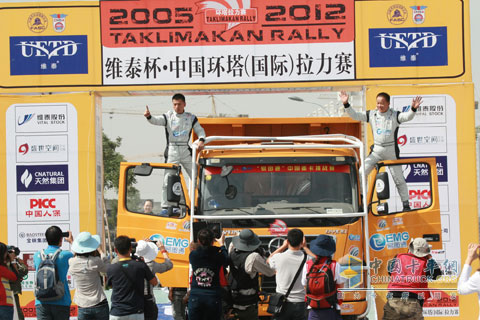 大運(yùn)重卡亮相發(fā)車臺(tái)