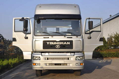 青年曼卡新款牽引車