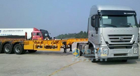 上汽依維柯紅巖4*2牽引車