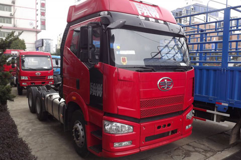 解放J6牽引車(chē)