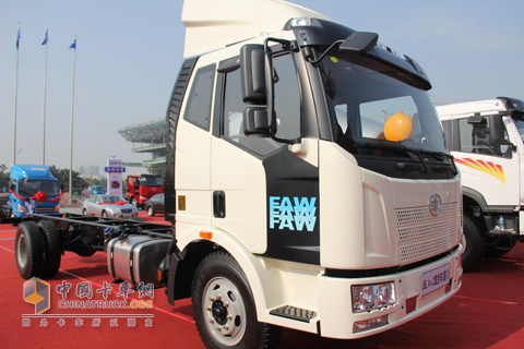 解放J6L牽引車