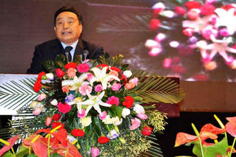 唐駿汽車集團(tuán)董事長薛興震先生為大會(huì)致辭